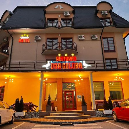 פאלה Hotel Dva Goluba מראה חיצוני תמונה