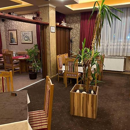פאלה Hotel Dva Goluba מראה חיצוני תמונה