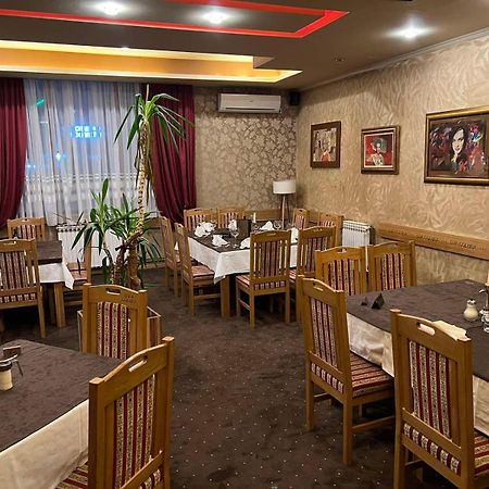 פאלה Hotel Dva Goluba מראה חיצוני תמונה
