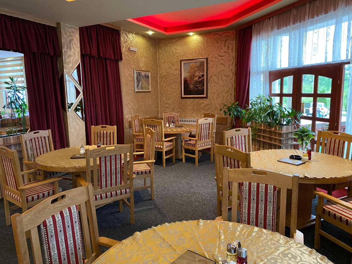 פאלה Hotel Dva Goluba מראה חיצוני תמונה