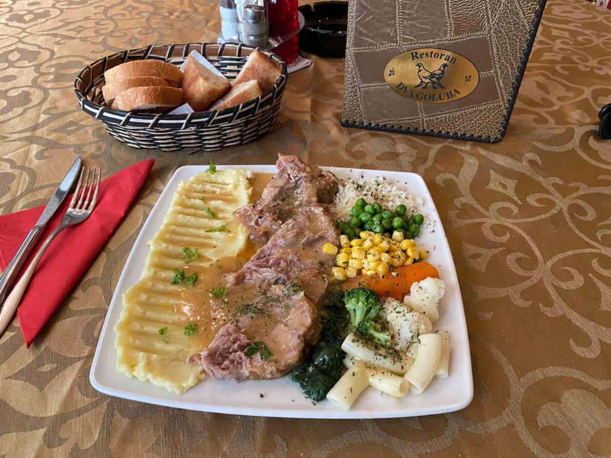פאלה Hotel Dva Goluba מראה חיצוני תמונה
