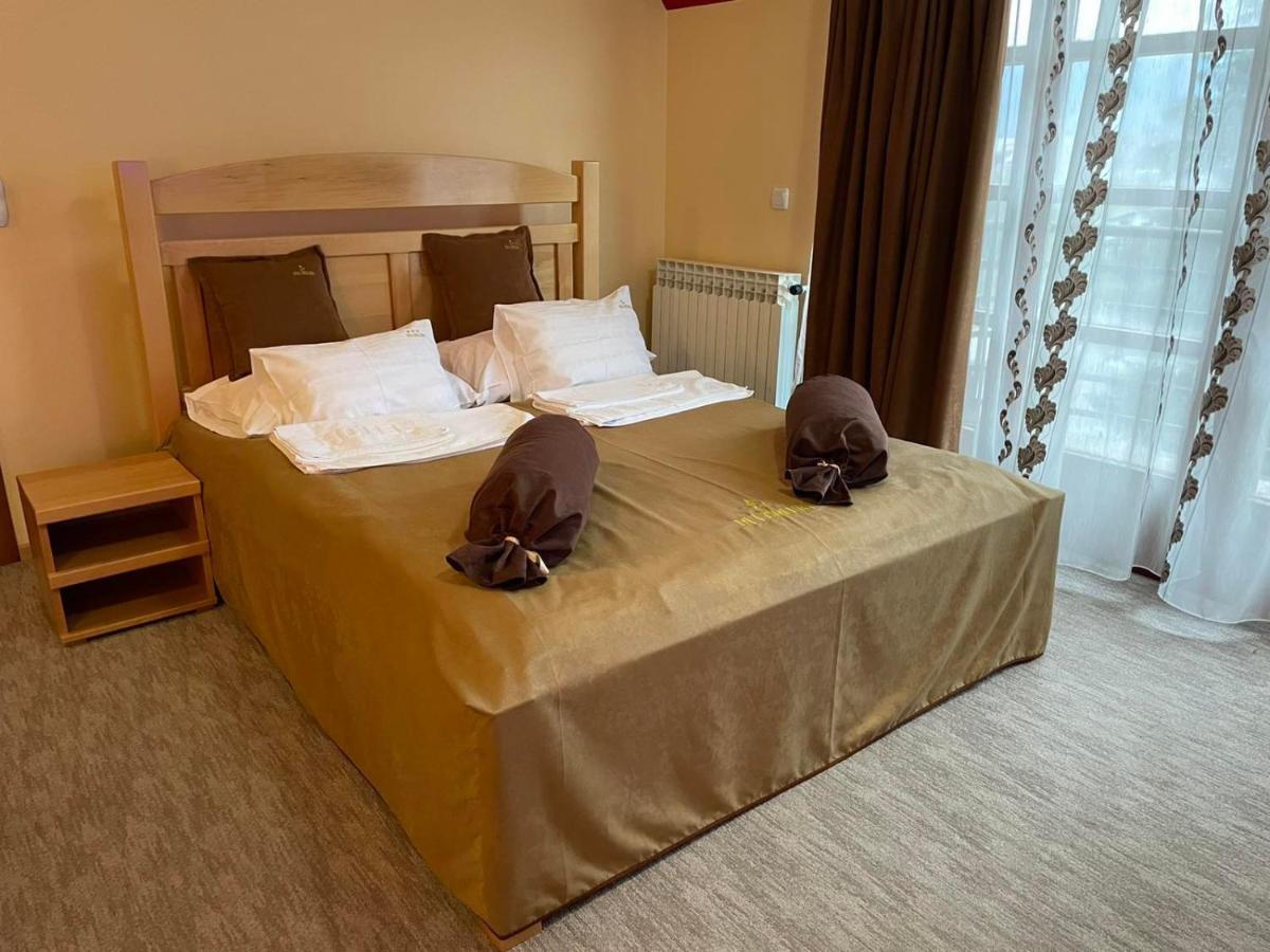 פאלה Hotel Dva Goluba מראה חיצוני תמונה