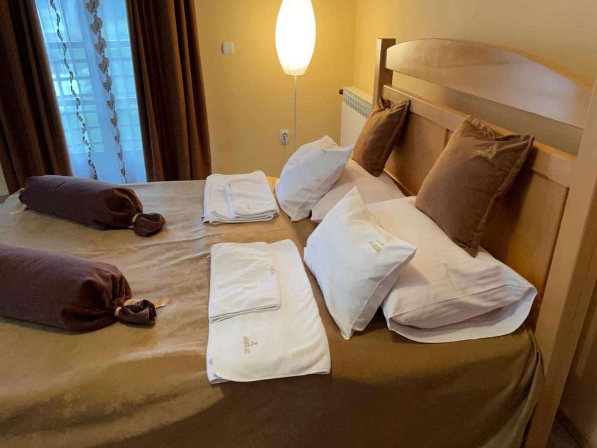 פאלה Hotel Dva Goluba מראה חיצוני תמונה