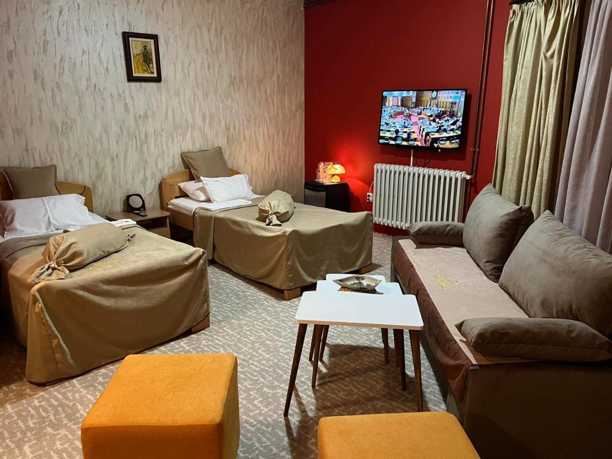 פאלה Hotel Dva Goluba מראה חיצוני תמונה