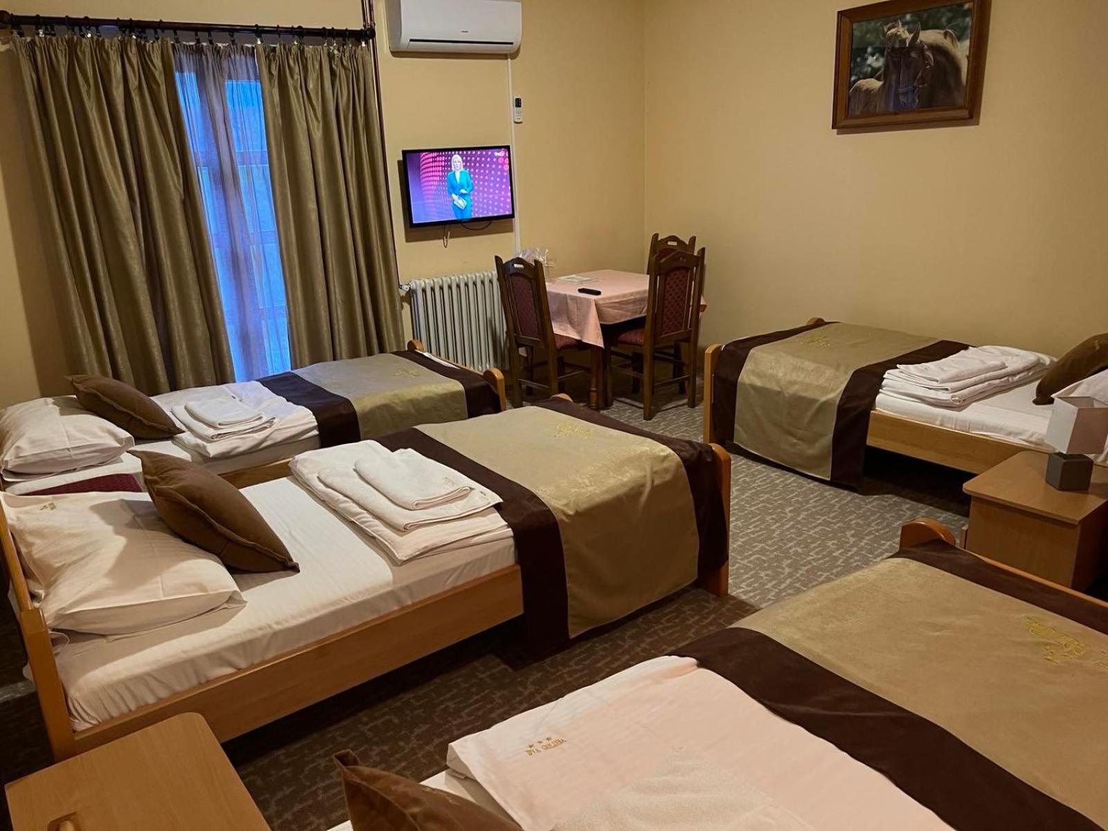 פאלה Hotel Dva Goluba מראה חיצוני תמונה