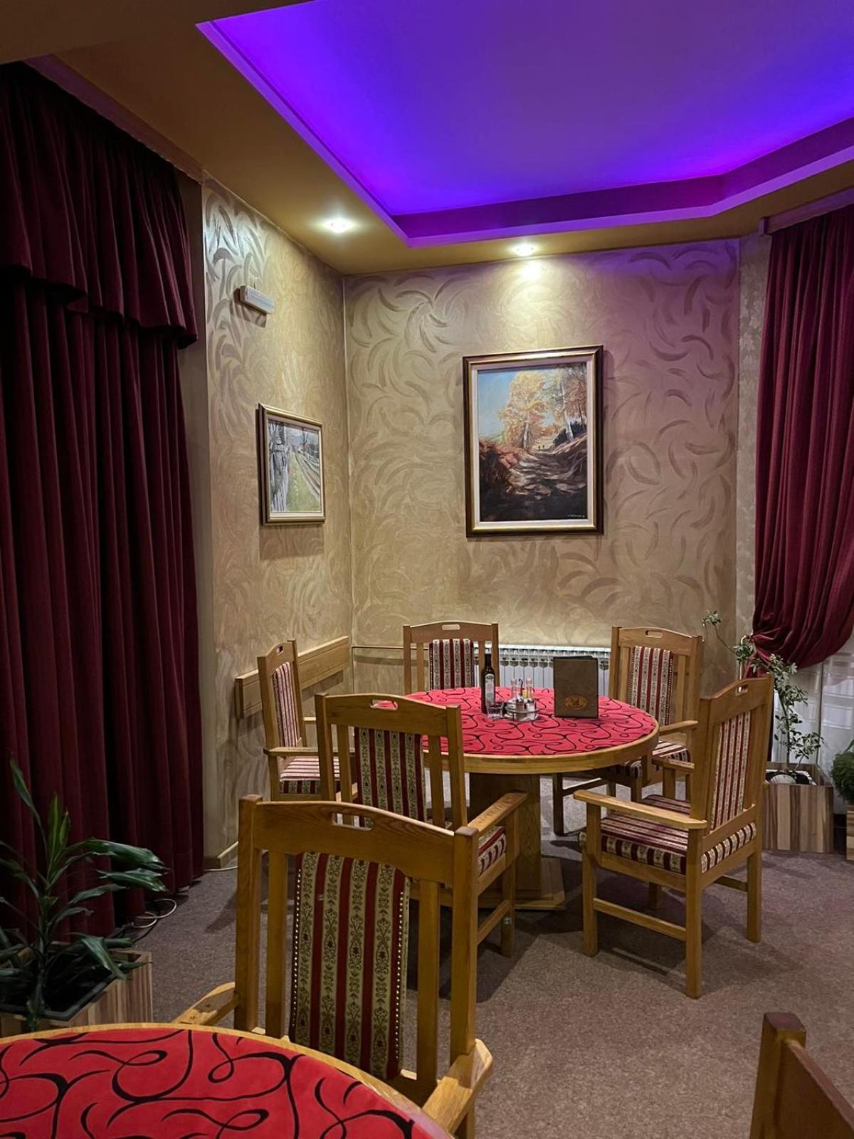 פאלה Hotel Dva Goluba מראה חיצוני תמונה