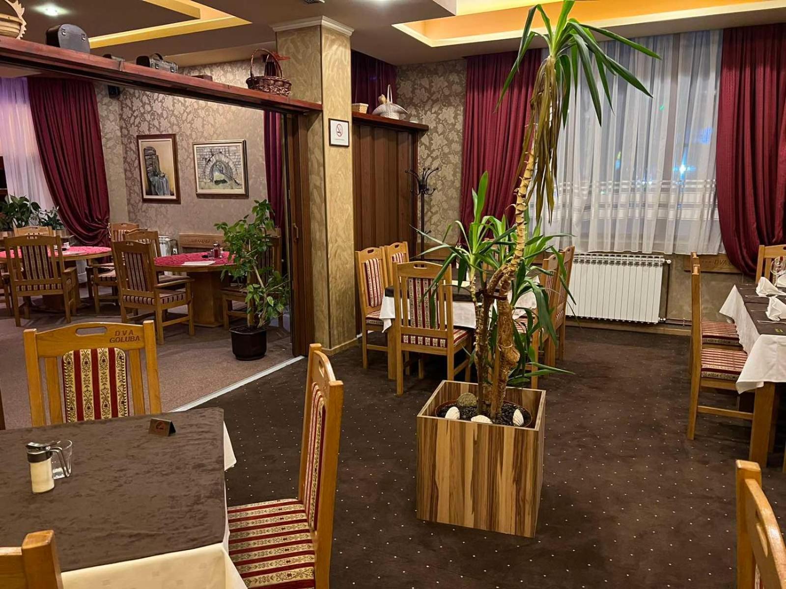 פאלה Hotel Dva Goluba מראה חיצוני תמונה