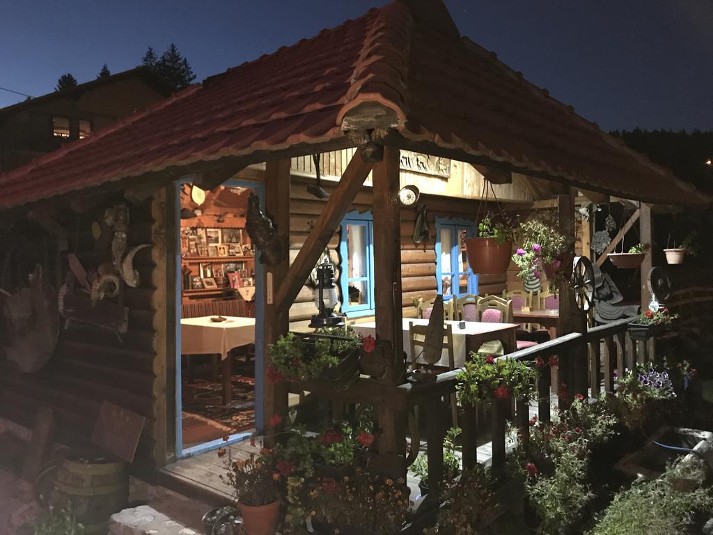 פאלה Hotel Dva Goluba מראה חיצוני תמונה