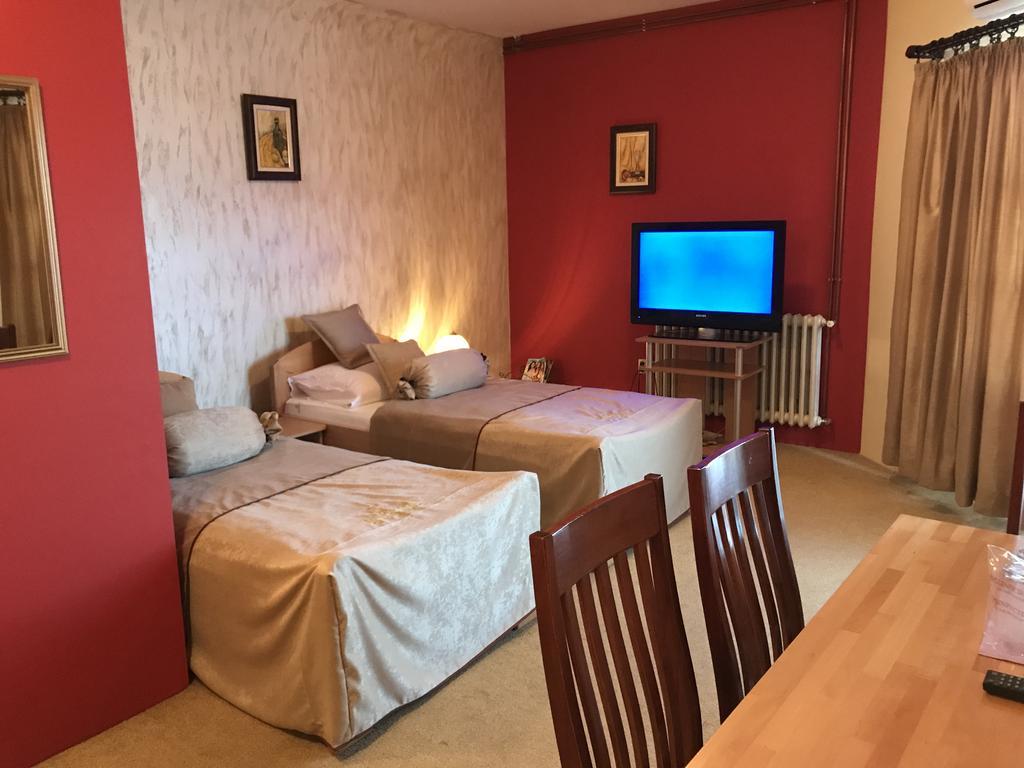 פאלה Hotel Dva Goluba מראה חיצוני תמונה