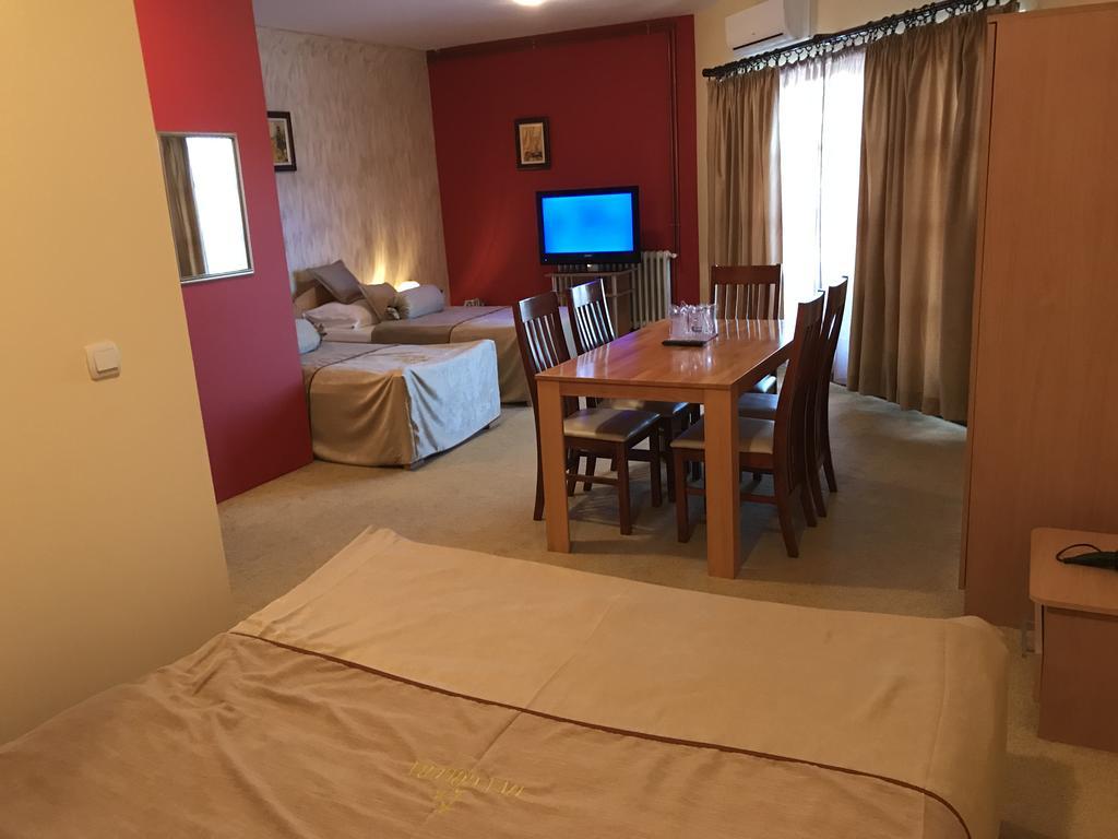 פאלה Hotel Dva Goluba מראה חיצוני תמונה