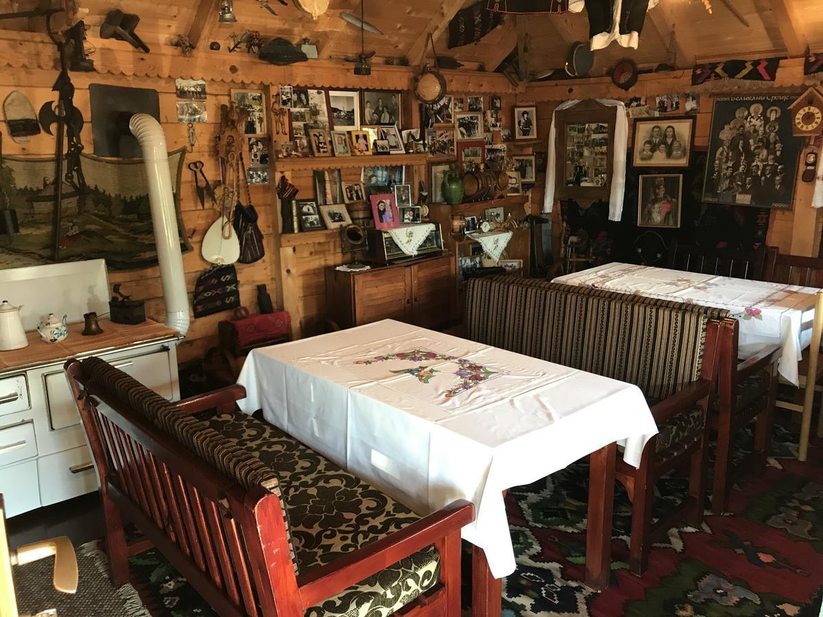 פאלה Hotel Dva Goluba מראה חיצוני תמונה