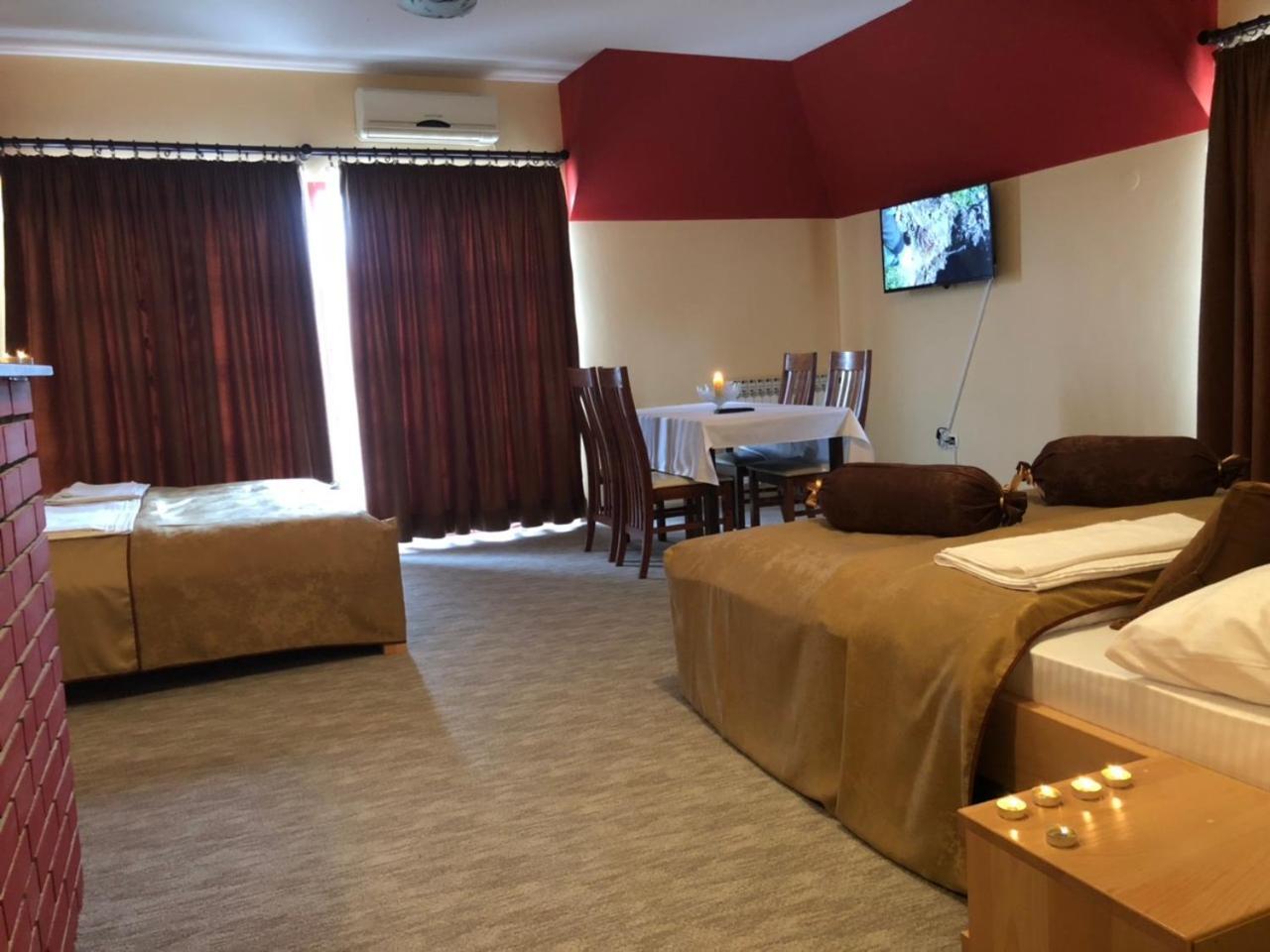 פאלה Hotel Dva Goluba מראה חיצוני תמונה