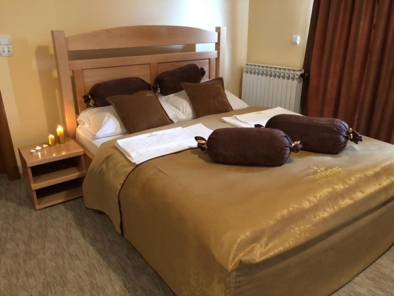 פאלה Hotel Dva Goluba מראה חיצוני תמונה