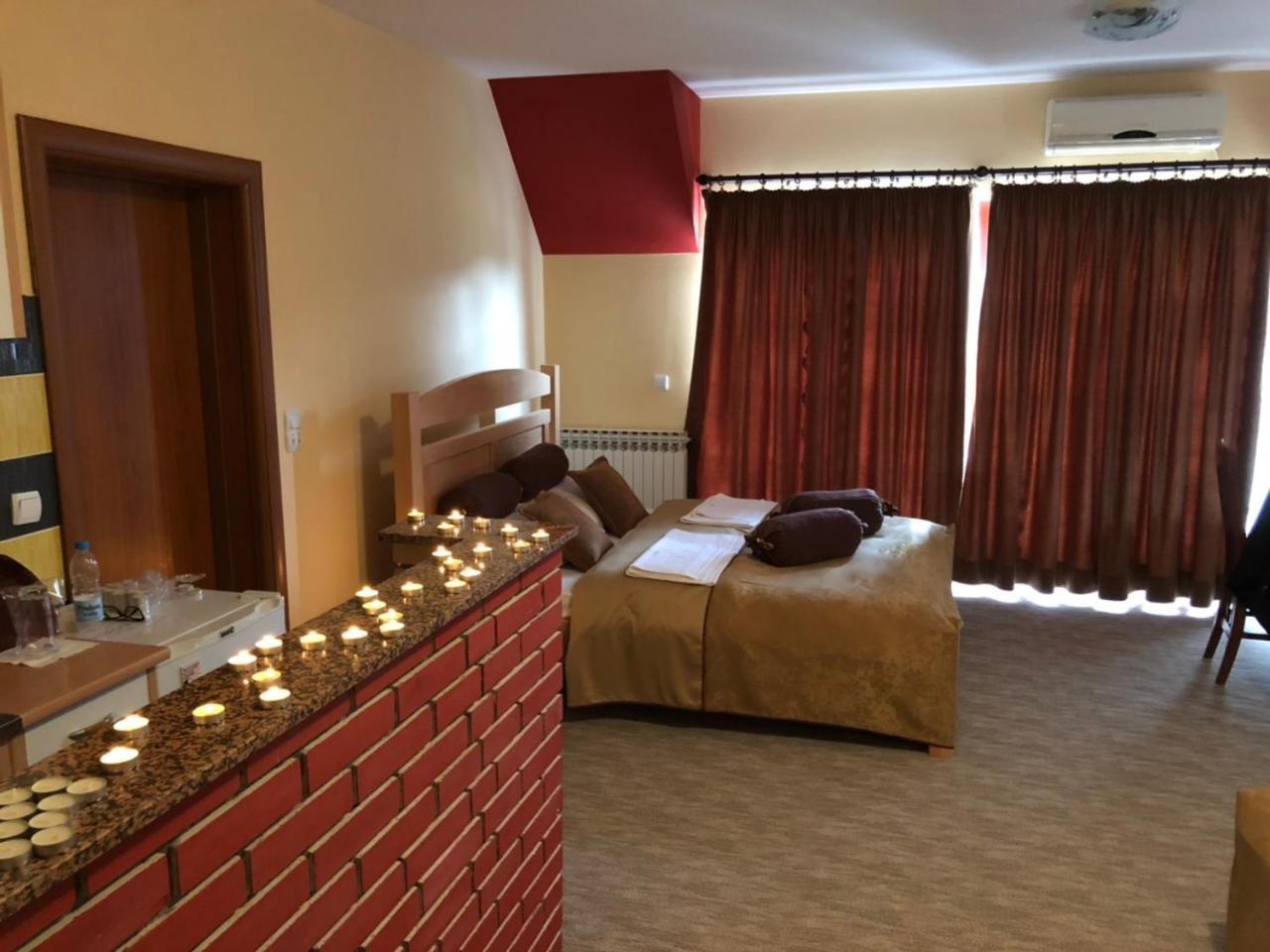 פאלה Hotel Dva Goluba מראה חיצוני תמונה