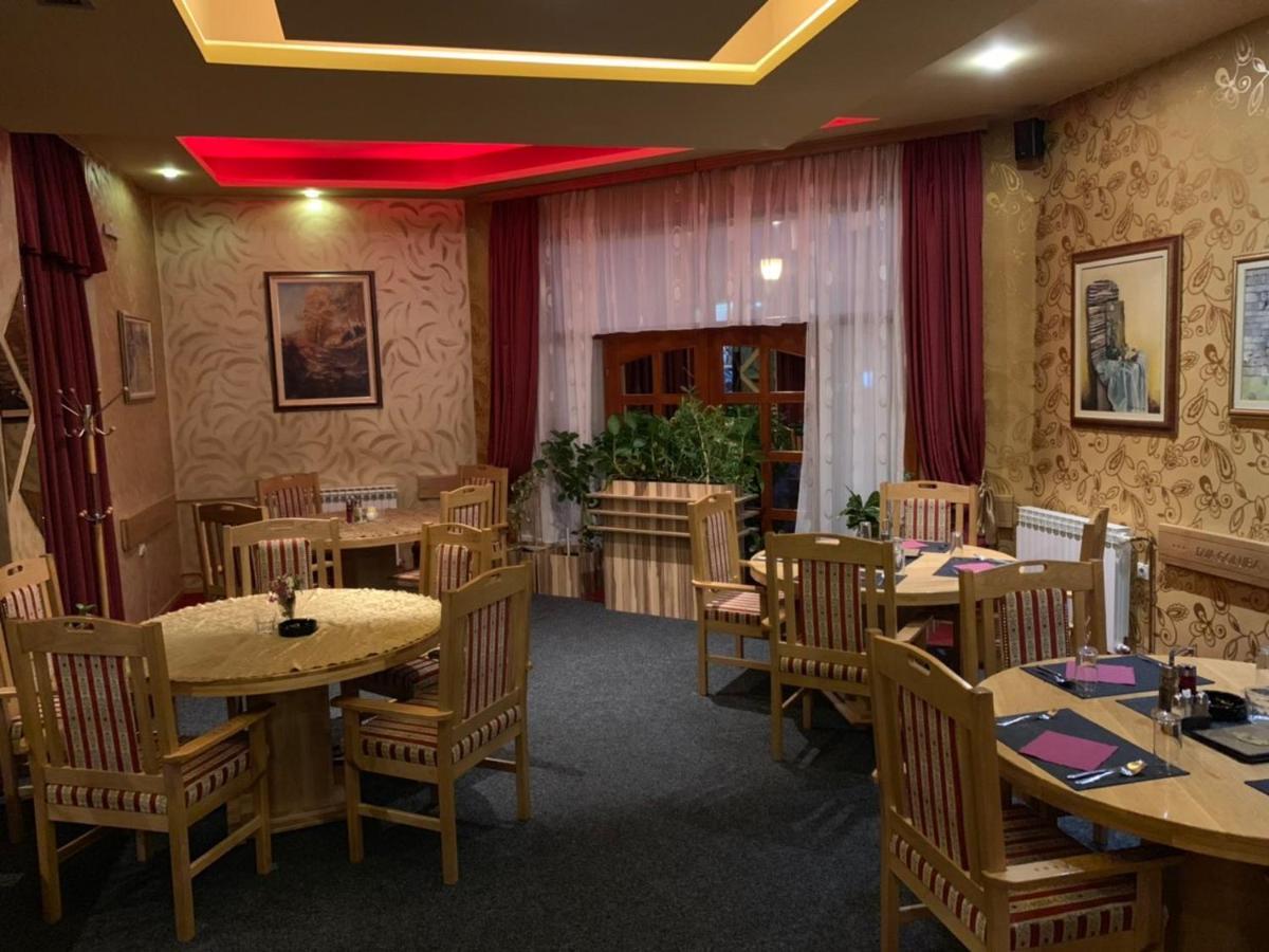 פאלה Hotel Dva Goluba מראה חיצוני תמונה