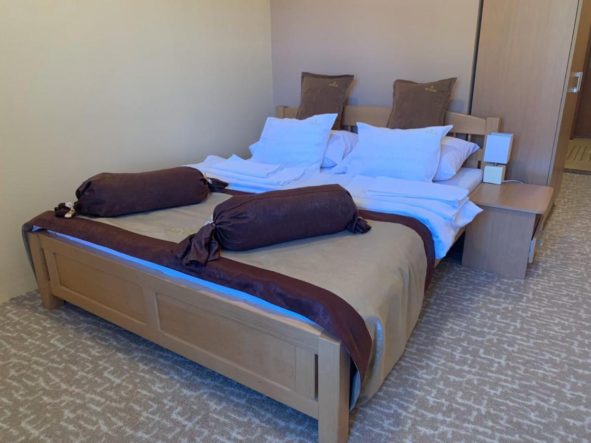 פאלה Hotel Dva Goluba מראה חיצוני תמונה
